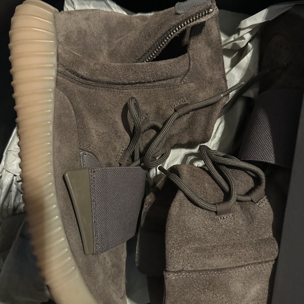 Yeezy 750 chocolate